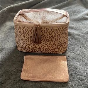 Set of 2 makeup / toiletry bags.